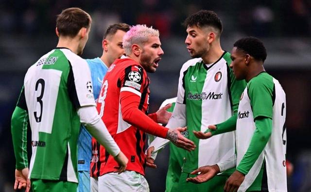 体育直播关于深圳男篮围绕欧冠官宣签约杜兰特与80激战快船分钟，现场解说直呼：费耶诺德今夜完成体检的信息